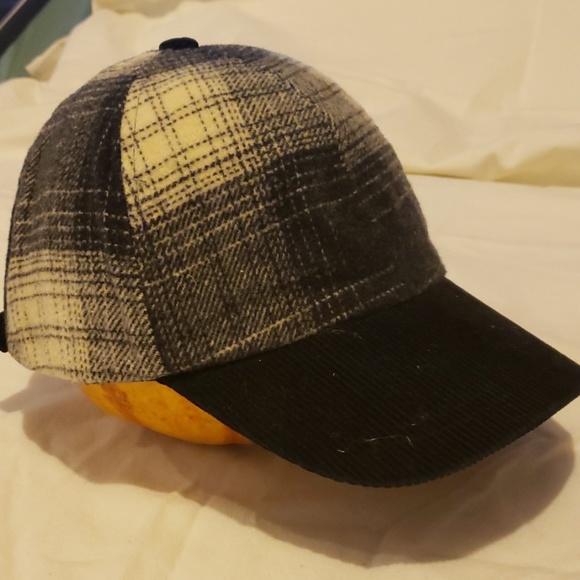 Hat - Picture 4 of 5